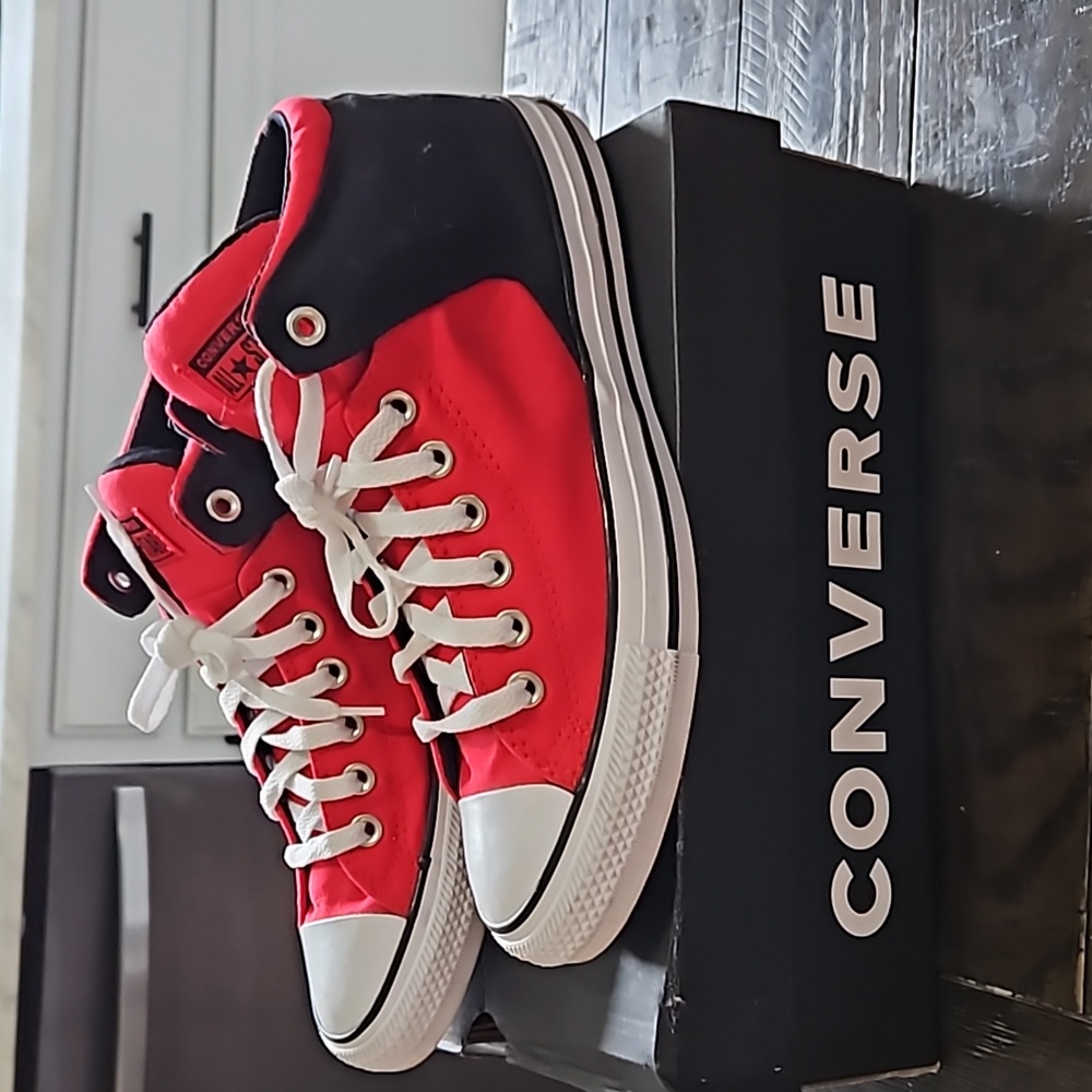 Converse Men' Sneaker, Size 8, Black and Red